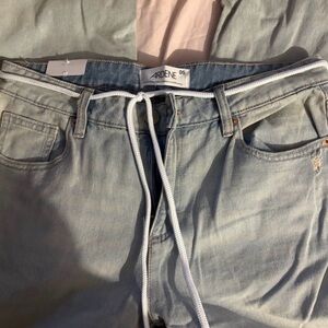 2/25$🍓⭐️ Ardene Light Blue Wide Leg jeans with shoelace belt